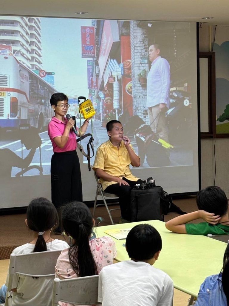 生命鬥士張晉豪介紹導盲犬工作